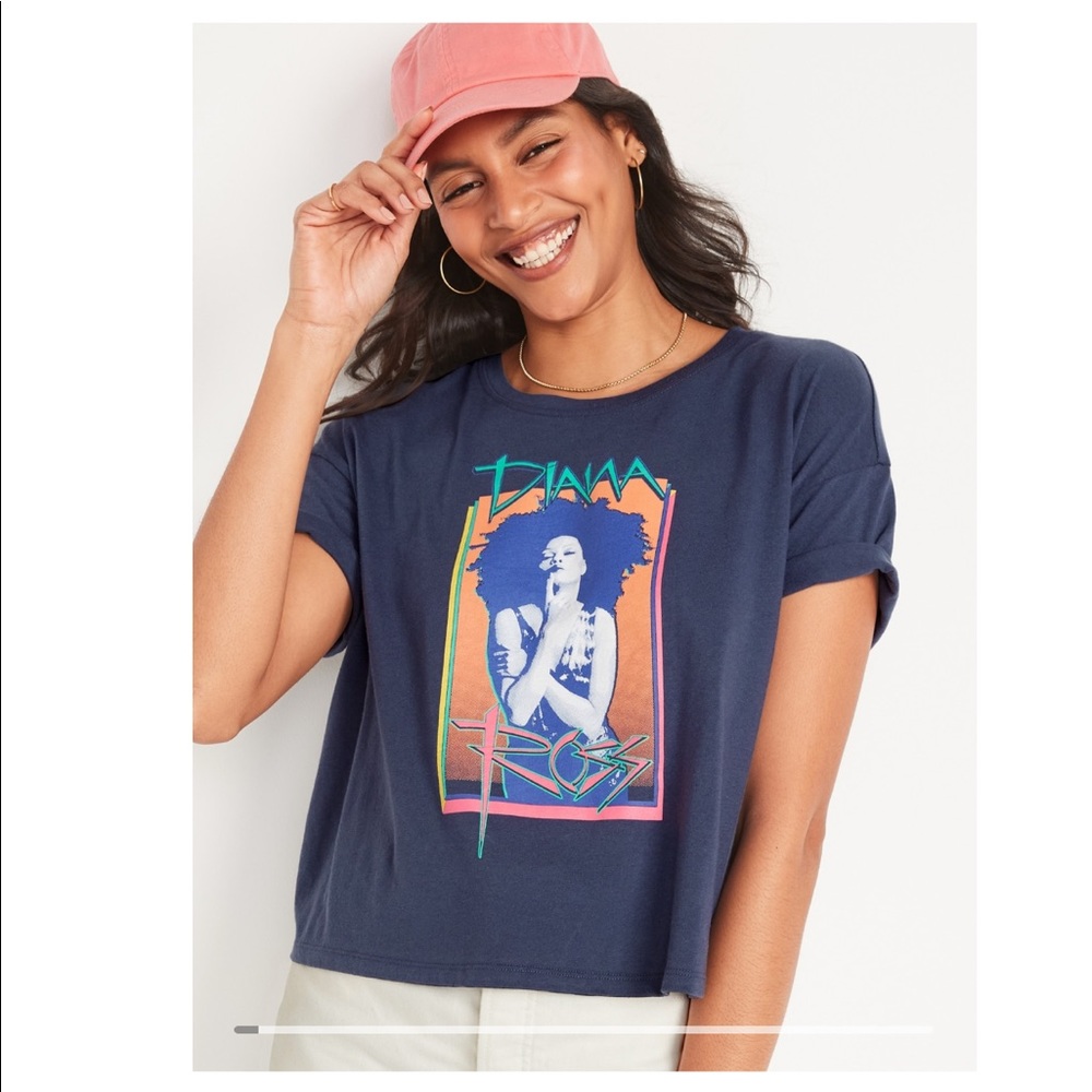 ONLY 1 LEFT!! NWT Short-Sleeve Cropped Licensed Pop Culture T-Shirt for Women 💙